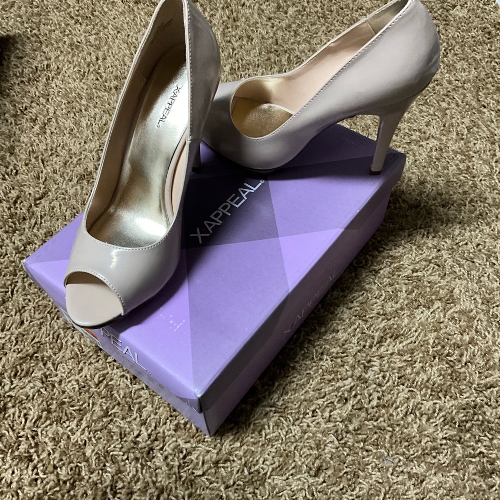 Nude Open toe pumps